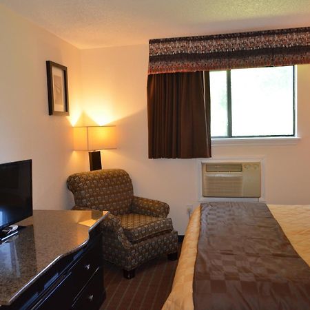 Enfield Inn Room photo