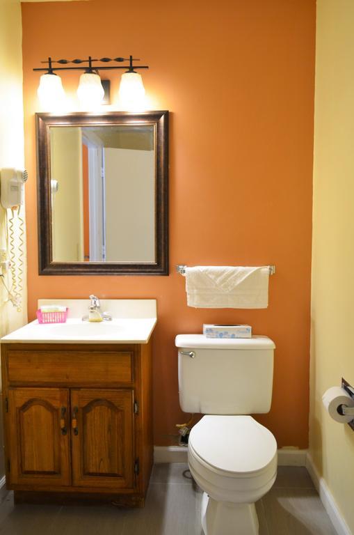 Enfield Inn Room photo