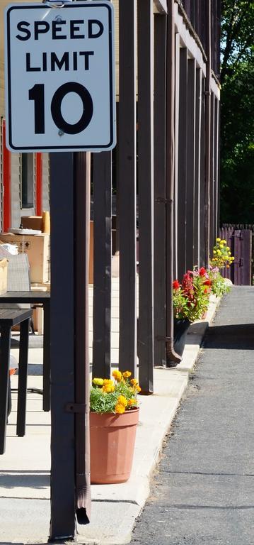 Enfield Inn Exterior photo