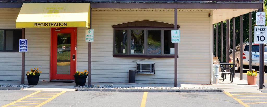 Enfield Inn Exterior photo