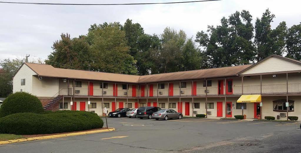 Enfield Inn Exterior photo